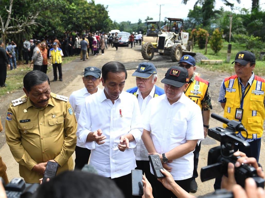 Keterangan Pers Presiden Joko Widodo Usai Peninjauan Pebaikan Jalan