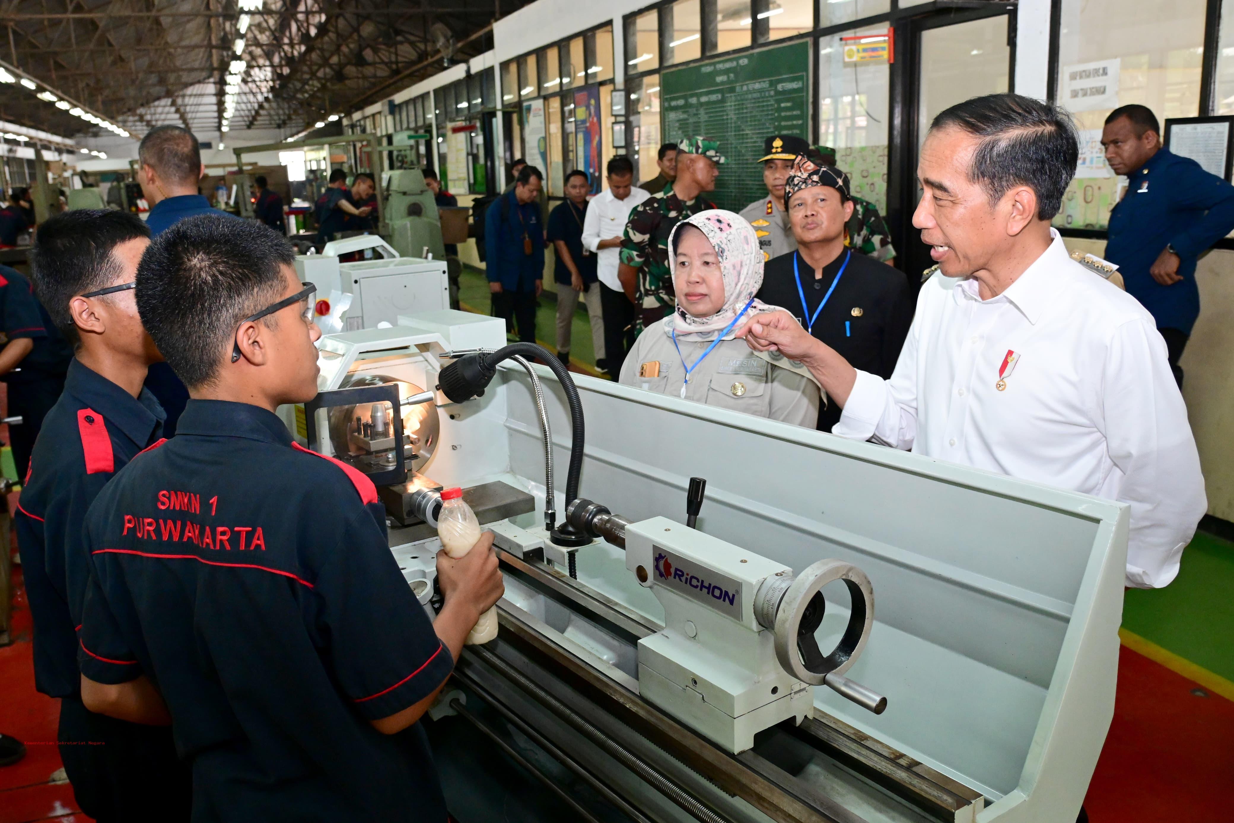 Presiden Jokowi Tinjau Aktivitas Pembelajaran Di Smk Negeri 1