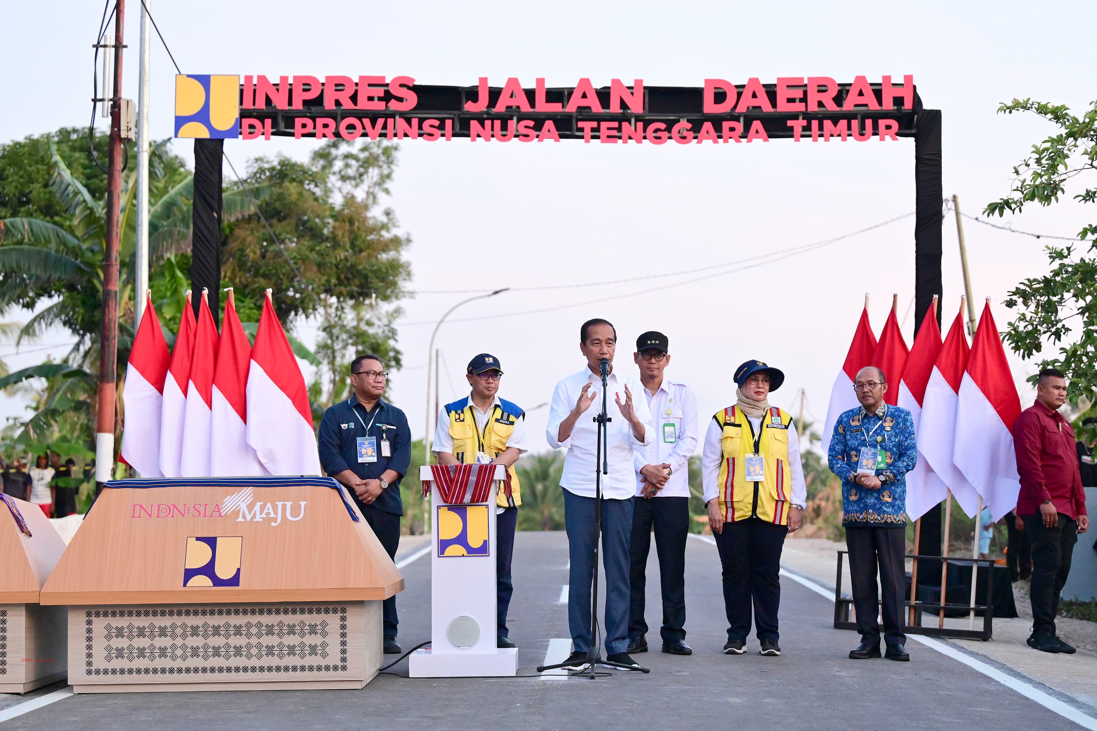 President Jokowi inaugurates 27 roads in NTT province