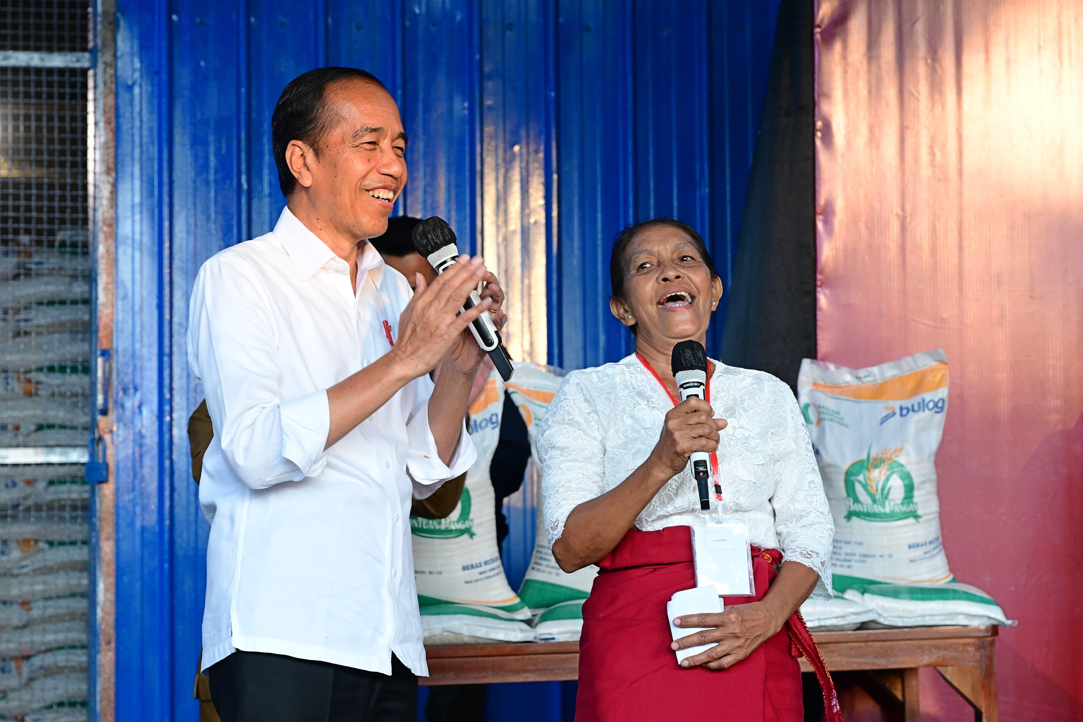 President Jokowi inspects rice distribution at Bulog warehouse in Kampung Baru, West Sumba