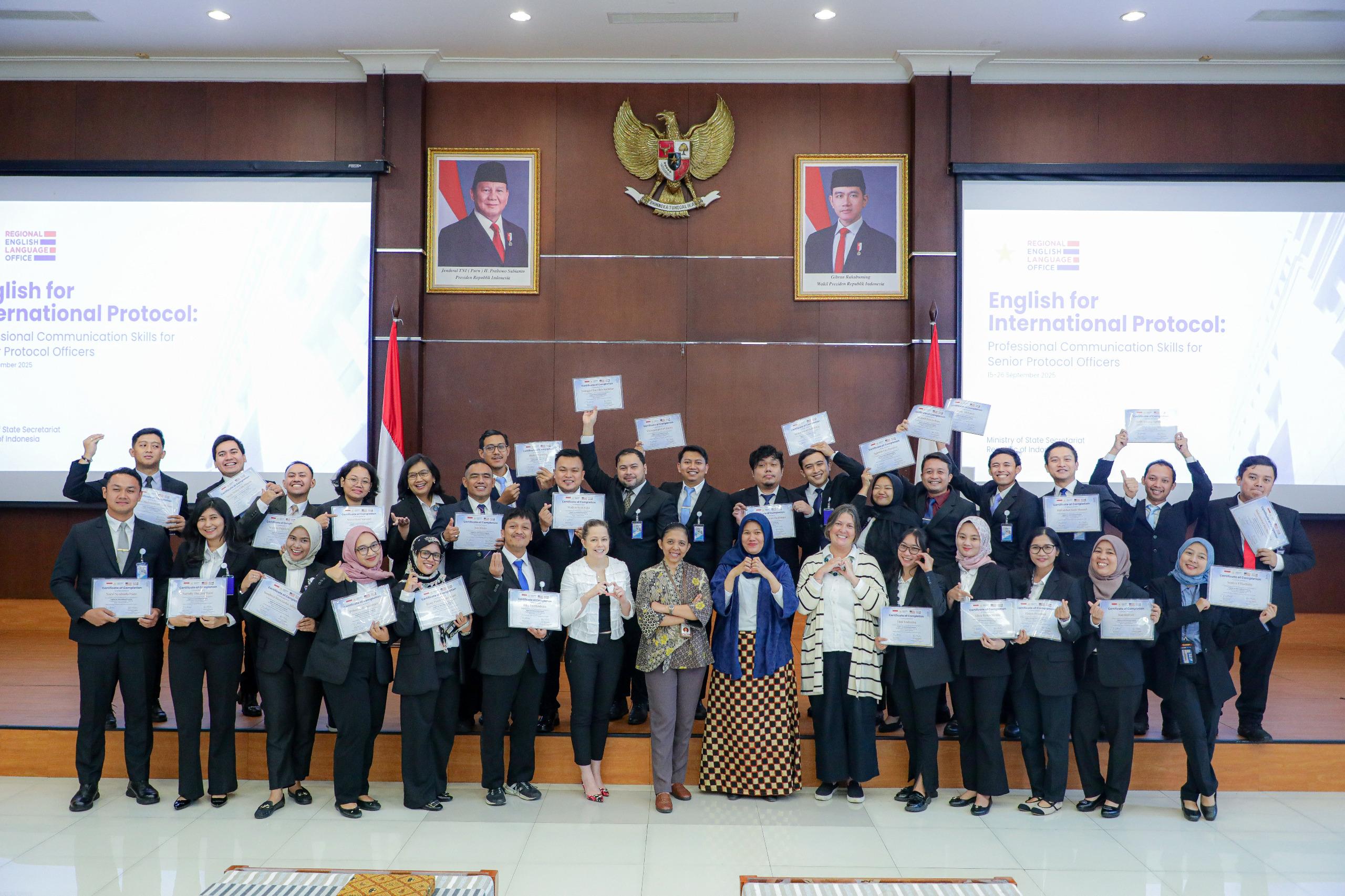 Kemensetneg Tutup Pelatihan Protokol Bahasa Inggris, Siapkan Pejabat