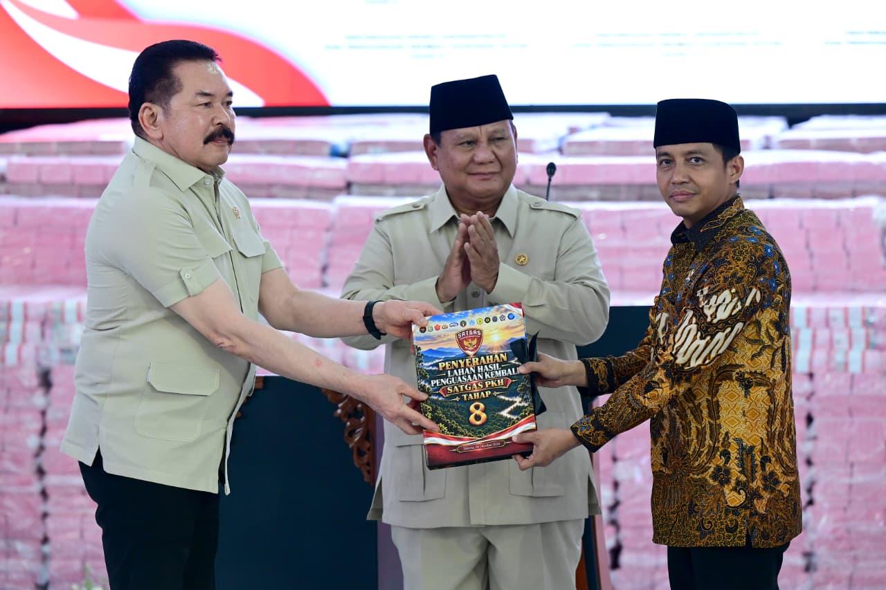 Presiden Prabowo Subianto saat menyampaikan sambutan di Kompleks Kejaksaan Agung Jakarta