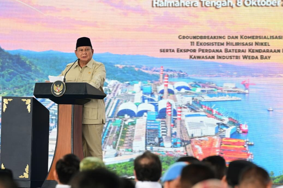Presiden Prabowo Subianto saat menyampaikan sambutan pada ekspor perdana baterai kendaraan listrik di kawasan IWIP, Maluku Utara